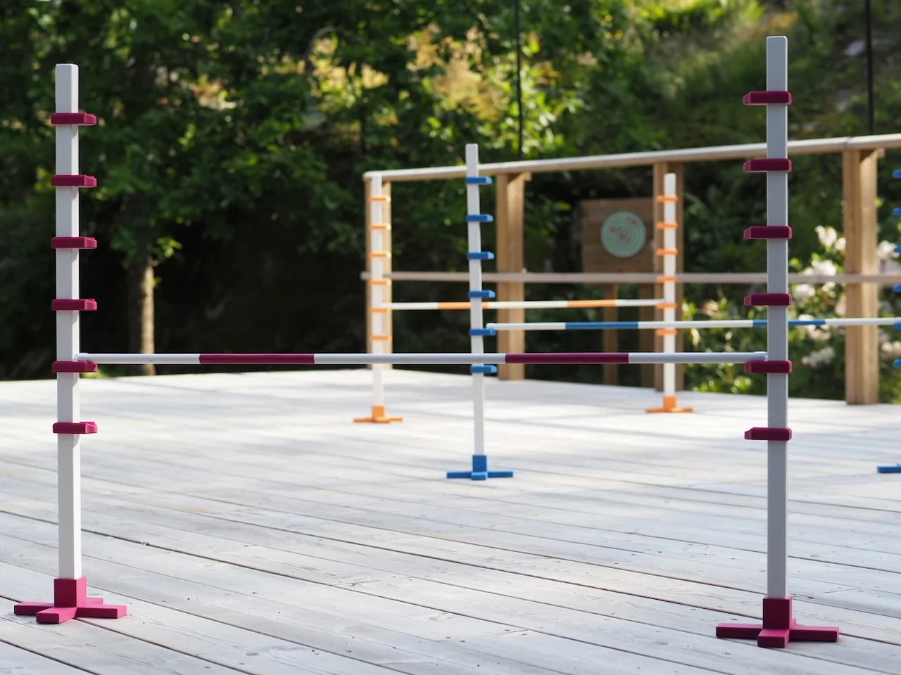 Hoppi-hyppyesteet eri väreissä - keltainen, magenta, sininen ja oranssi thumbnail