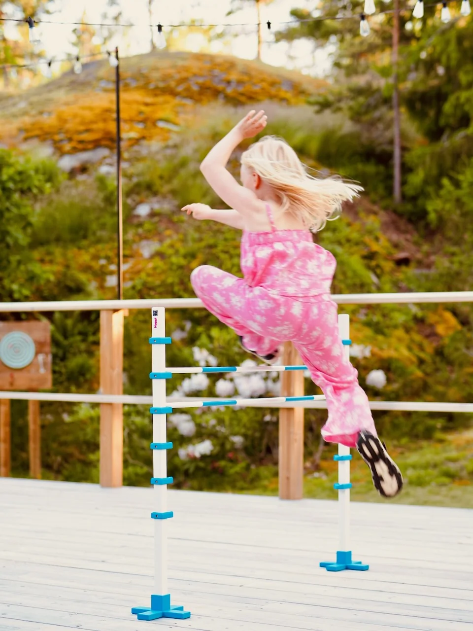 Hoppi-este Korkeammalle! värissä